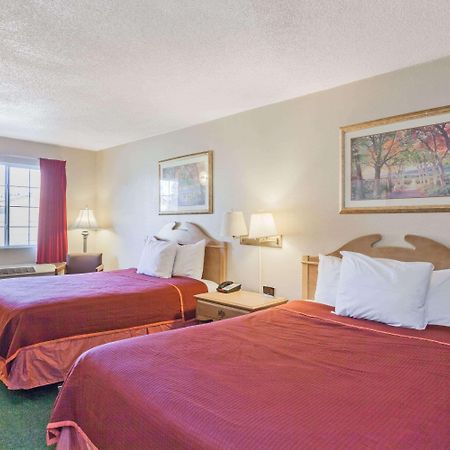 Howard Johnson By Wyndham Bakersfield Exterior photo