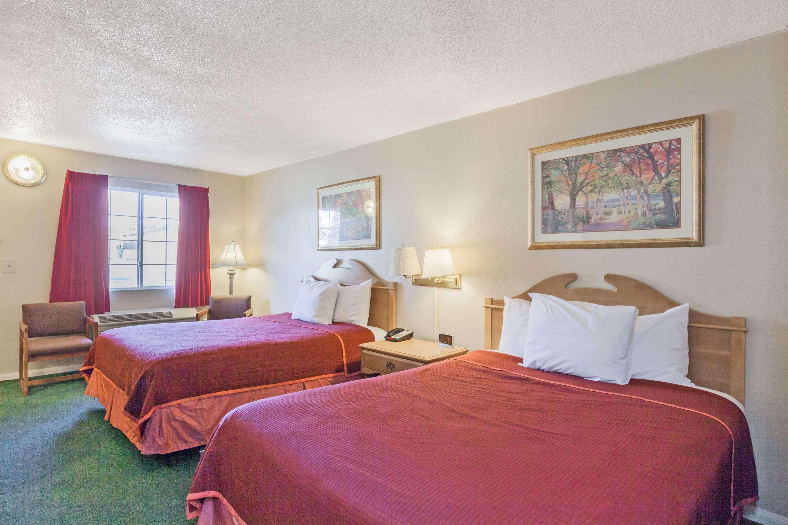 Howard Johnson By Wyndham Bakersfield Exterior photo