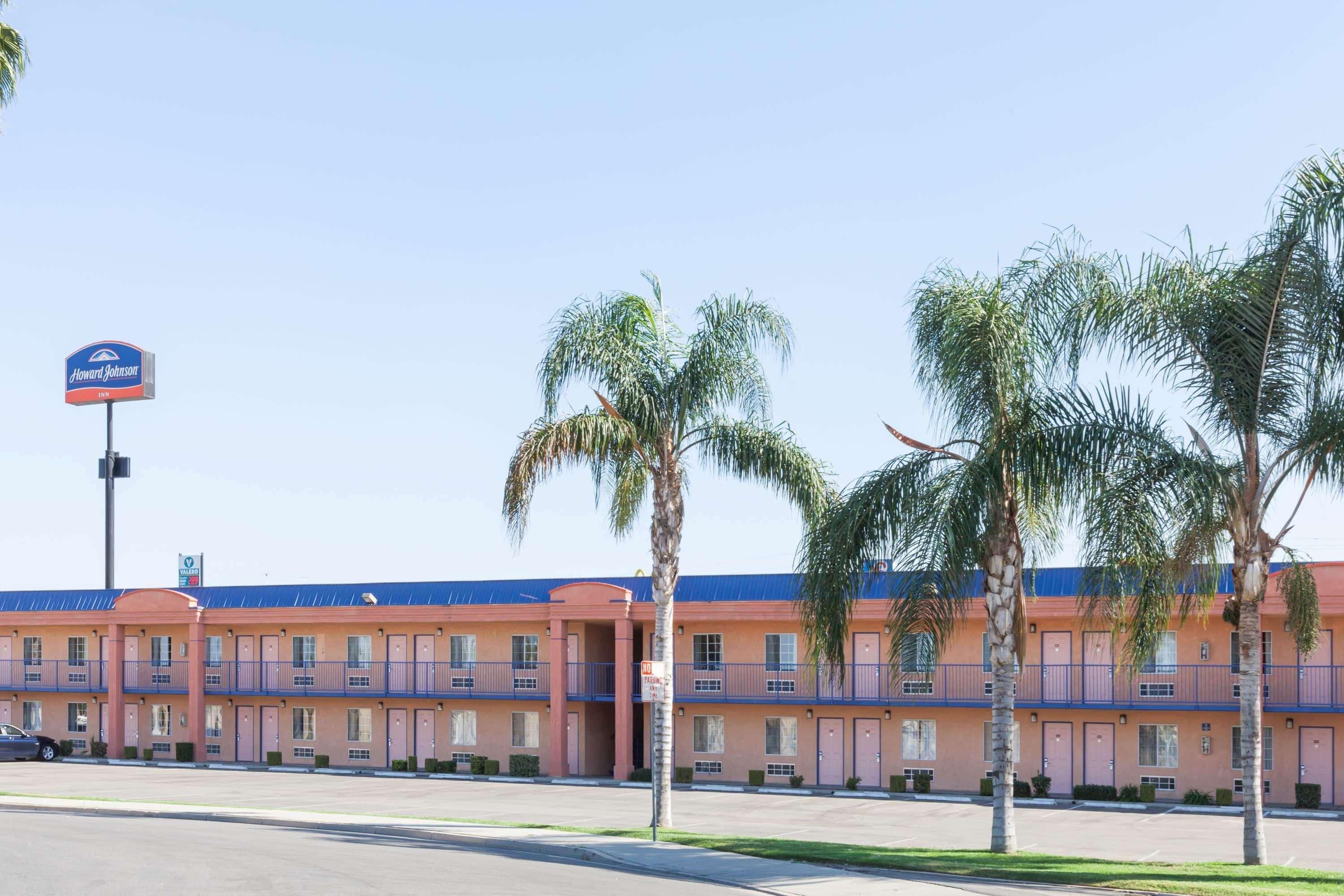 Howard Johnson By Wyndham Bakersfield Exterior photo